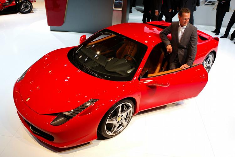 Flammebytte. Et antal Ferrari 458 Italia er brudt i brand. Ferrari har fundet fejlen og kalder derfor over 1.200 biler hjem. 