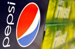 Pepsi.  Pepsi Cola bruger den gamle War sang 'Why Can´t We be Friends' i ny kampagne i USA. Colagiganten har glemt at spørge om lov. 
