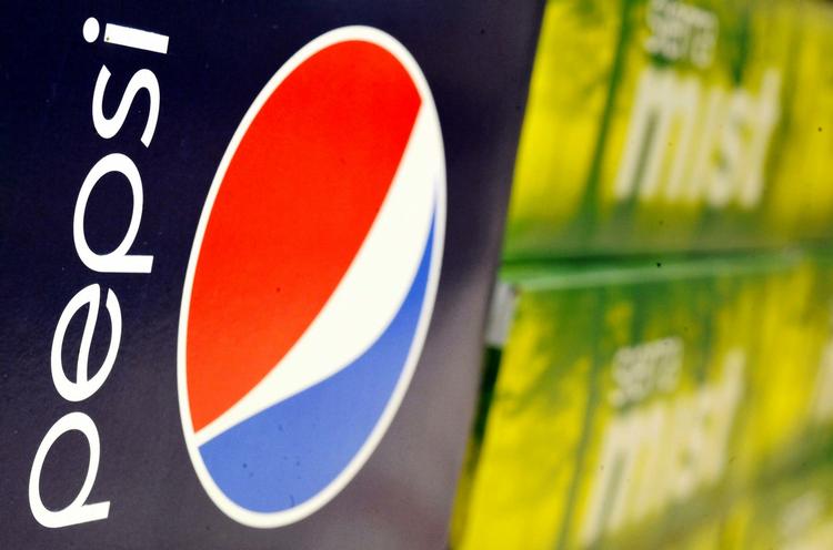 Pepsi.  Pepsi Cola bruger den gamle War sang 'Why Can´t We be Friends' i ny kampagne i USA. Colagiganten har glemt at spørge om lov. 