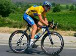 sejrscykel. Lance Armstrong på vej mod sejren i Tour de France i 2005 på Trek-cyklen, som Schleck-brødrene nu skal køre på. Arkivfoto. 