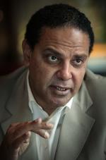 Succes. Alaa al-Aswany har flere bestsellere i ryggen. Men hans nye roman er svær at vurdere. 