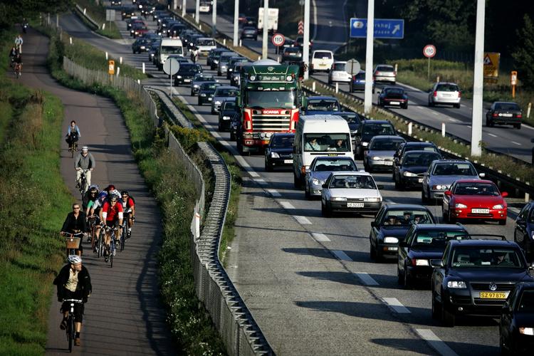 TRAFIK. Et folketingsflertal står bag beslutningen om at bruge op mod en milliard kroner på at få flere til at tage cyklen. Arkivfoto 