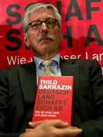 Vaccine. Danskerne er desværre ikke så kraftigt vaccineret mod mobning af mindretal. Her kan vi lære noget af tyskerne. Her ses Thilo Sarrazin vis forkastelige udtalelser muligvis vil koste ham jobbet. 