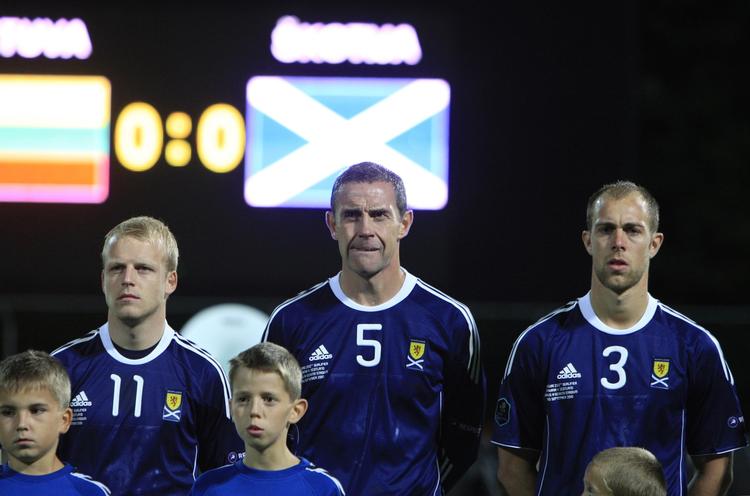 veteran. Det startede som det sluttede - med 0-0 og 40-årige David Weir (i midten) i den skotske holdopstilling. 