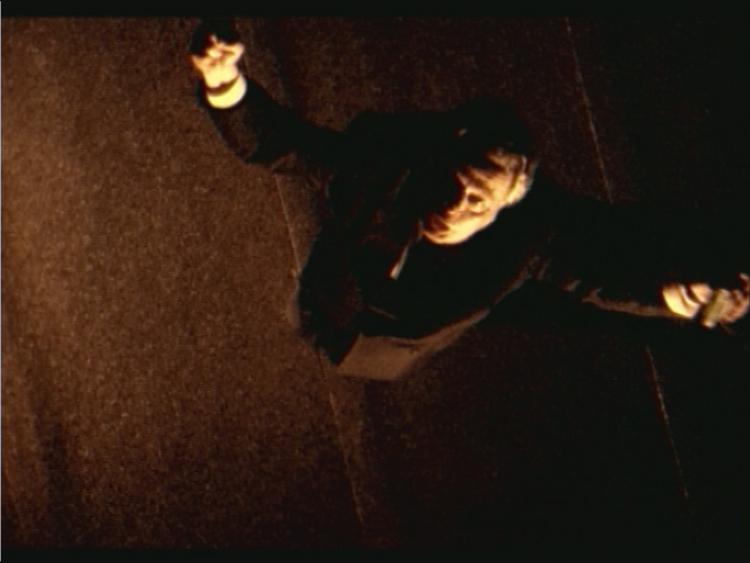 Danskjävlar! Den svenske overlæge Stig Helmer i Lars von Triers 'Riget' kunne ikke tolerere den danske lægestands slaphed og mangel på disciplin. Socialpsykolog Lasse Dencik kan godt følge ham. Framegrab fra Lars von Triers Riget. (PR-foto fra udstillingen 'Danskjävlar - en svensk kærlighedserklæring' på Kunsthal Charlottenborg). 