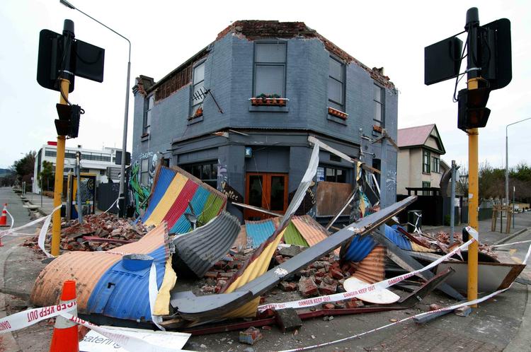 affald. Affaldet fra jordskælvet flyder i gaderne i Christchurch. 