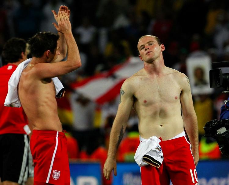 udstillet. VM sluttede med et nederlag på 4-1 mod Tyskland for Wayne Rooney, der i dag er på forsiden hjemme i England af helt andre årsager. Arkivfoto. 