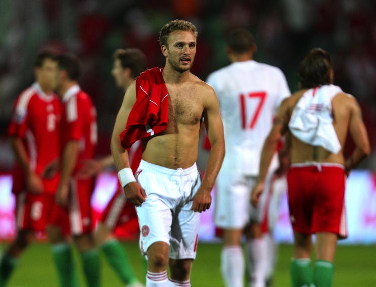 0-0. For to år siden blev det 0-0 mod Ungarn i Budapest, da Dennis Rommedahl og Danmark indledte den i øvrigt vellykkede jagt på en plads i VM-slutrunden. Arkivfoto. 