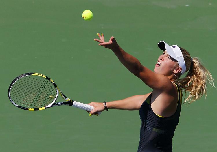 opløftende. Efter tre knusende sejre skal Caroline Wozniacki i aften dansk tid møde den tidligere verdensetter Maria Sjarapova. 