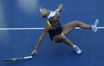 vinderen. Selv da hun gled efter en flugtning ved nettet formåede Caroline Wozniacki at vinde et point mod Maria Sjarapova. 
