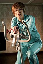 Ny sæson. Søs Egelind er stadig brillant i rollen som den gennemalkoholiserede og fraskilte Elisabeth Sachs i TV 2-serien 'Lærkevej', som på torsdag tager hul på anden sæson. 