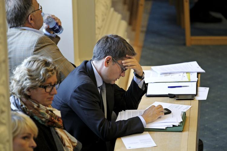 Økonomi - og erhvervsminister Brian Mikkelsen (K) under finanslovsdebatten, der i dagens anledning var rykket i Landstingssalen i stedet for Folketingssalen, der er under renovering. 