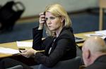 Utilfreds. Helle Thorning-Schmidt er blandt dem, der beklager sig over, hvad de opfatter som særbehandlingen af finansminister Claus Hjort Frederiksen (V). 
