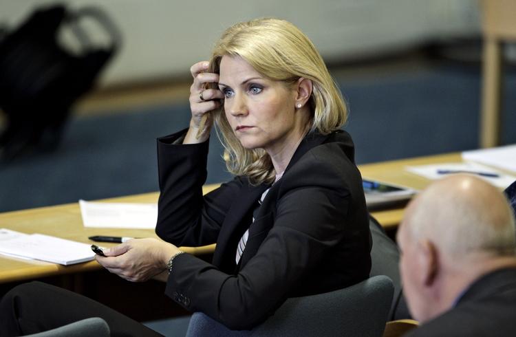 Utilfreds. Helle Thorning-Schmidt er blandt dem, der beklager sig over, hvad de opfatter som særbehandlingen af finansminister Claus Hjort Frederiksen (V). 