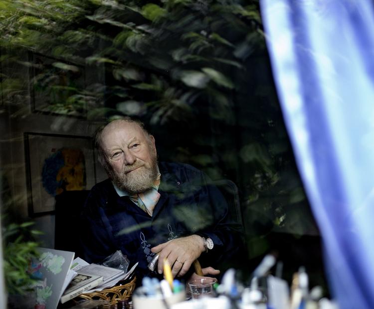 Helt. »Med Kurt Westergaard hylder vi en person, der er blevet til et symbol for presse- og ytringsfriheden. Når en karikatur fører til trusler på liv og levned, er det vores pligt at bistå ophavsmanden offentligt«, lyder det bl.a. i motiveringen af Kurt Westergaard ved den tyske prisuddeling. 