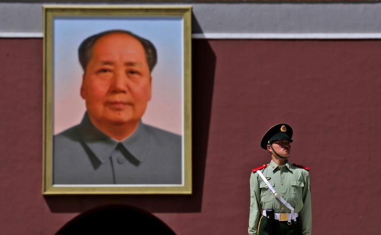Mao. Portræt af Mao Tse Tung på Den Himmelske Freds Plads i Beijing. Mao skal i en kommende storfilm om kommunistpartiet i Kina spilles af en af landets hotteste skuespillere. 