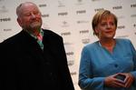 Pris. Under overværelse af blandt andre forbundskansler Angela Merkel fik Westergaard overrakt prisen, M100 Medieprisen. 