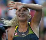 darling. Selv Caroline Wozniackis største kritikere er imponerede over danskerens flotte sejr over Maria Sjarapova. 