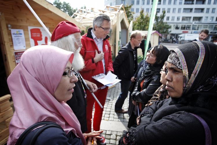 Stereotyper. Den svenske valgkamp kører på højtryk, og et af temaerne i valgkampen er at undgå at  blive som danskerne. 