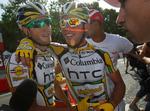 Spurtkanon. Den 25-årige Mark Cavendish sagde pænt tak til danske Lars Bak efter etapesejren i dag i Vueltaen. Her er det dog Mark Renshaw, som briten (th) har armen omkring. 