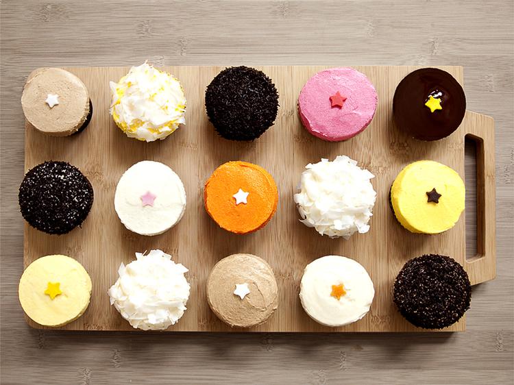 Det nye bageri, Agnes Cupcakes, bager syrlige og krydrede varianter som ingefær-citrus og græskar-kanel men også signaturkage Red Velvet: fx en chokoladekage med rødbede og en topping af flødeost. 
