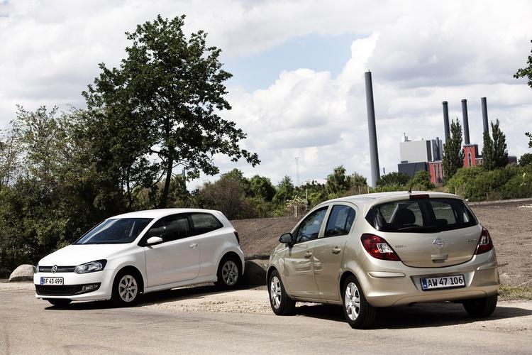 Både VW og Opel har biler med sikkerhedsudstyr, men selv i nye biler er det ikke altid installeret, fordi bilkøberen betaler prisen tre gange på grund af afgifter. 