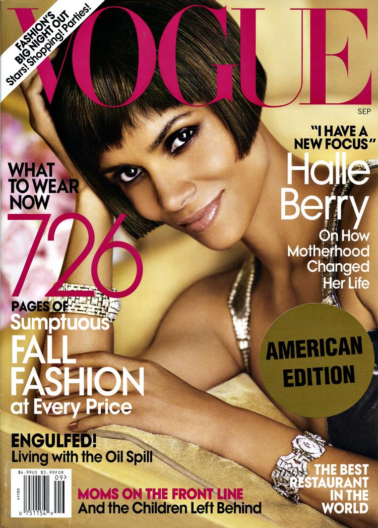 Sort. Vogues septemberudgave, der netop er udkommet, har den sorte  skuespillerinde Halle Berry på forsiden. 'Sort' har ellers sjældent været den  foretrukne efterårsfarve på forsiden af amerikansk Vogue. Illustration: Vogue 