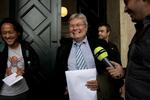 Lettelse. Det var en lettet forsvarer, Torben Koch, som kunne ringe til sin klient, Jesper Britze, efter frifindelsen i jægerbogsagen. 