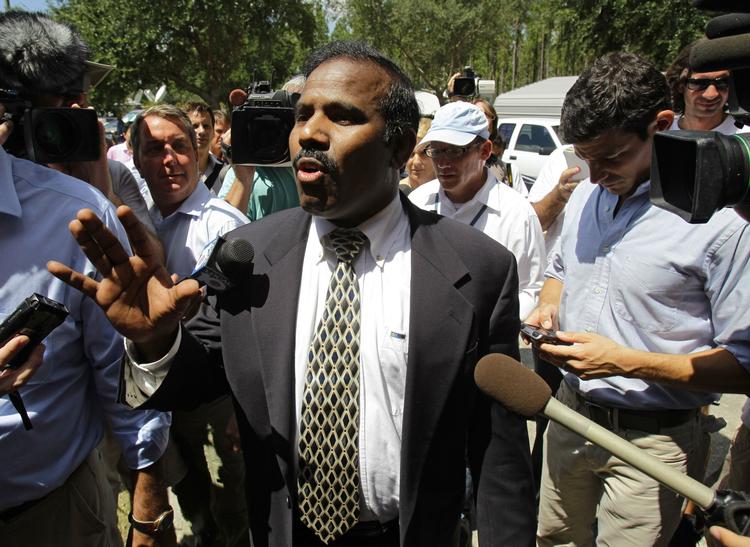 aflysning. Der bliver ikke brændt koraner i morgen, siger K.A. Paul på vegne af kirken i Florida. 