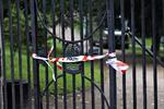 Politiet leder stadig efter spor i Ørstedsparken, hvor en mand er blevet anholdt i forbindelse med en eksplosion på det nærliggende Hotel Jørgensen. 