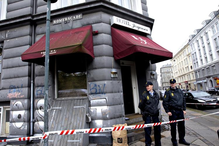 Politiet er fortsat i gang med at undersøge Hotel Jørgensen for spor. 