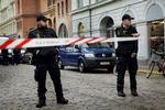 Politiaktion. Et stort område i Indre By blev i går spærret af, men nu kan hotelgæster igen komme og gå. 