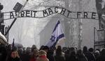 Israel. »Udenforstående har i reglen vanskeligt ved at forestille sig den traumatiserende indflydelse, Auschwitz har som symbol på det ufattelige«, skriver seniorkorrespondent Herbert Pundik. 