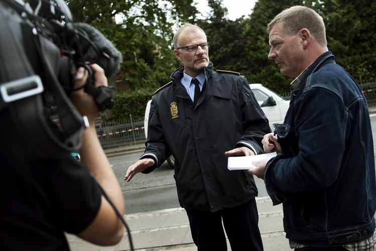 Respons. Både politi og medier var hurtigt fremme ved Hotel Jørgensen i går. 
