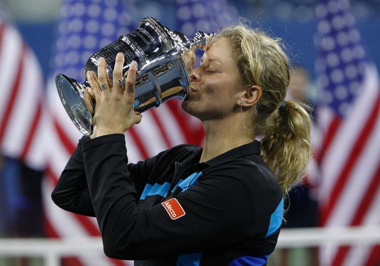 Vinder. Kim Clijsters mødte ikke megen modstand i US Open finalen og kunne for andet år i træk modtage vindertrofæet. 