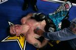 besejret. Efter ti år uden nederlag tabte Ricky Hatton for første gang i sin 44. kamp, da han i december 2007 i Las Vegas blev knockoutbesejret af Floyd Mayweather. 