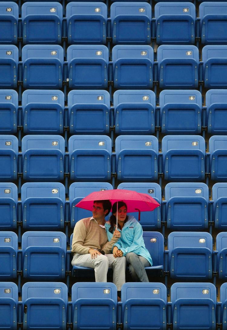 Omskifteligt. Tilskuerne ved US Open har været igennem det hele: Fra over 30 grader og blændende sol til silende regn. 