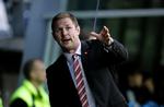 AaB's træner, Magnus Pehrsson, ønsker at købe nye spillere for nogle af alle de millioner, som holdet tjente på sin succes i Champions League og UEFA Cuppen. (Arkivfoto) 