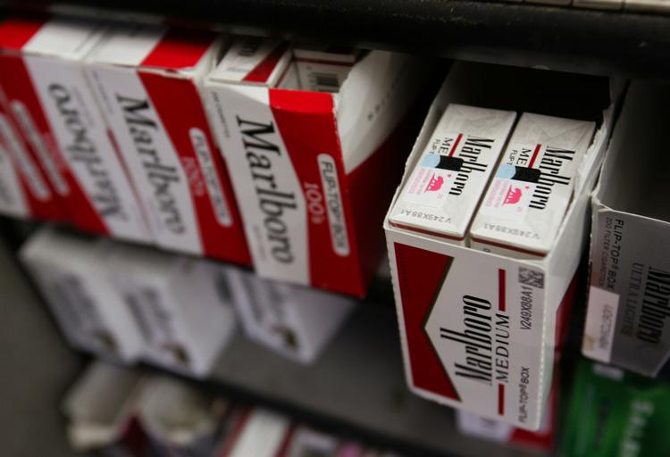 Rygning. Marlboro er blandt Philip Morris' mest kendte mærker. 