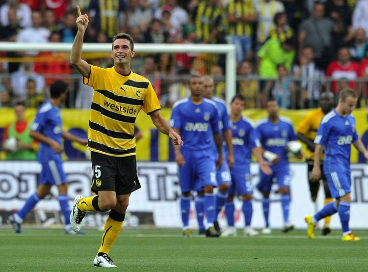 bevidstløs. Young Boys' Emiliano Dudar fejrer sin scoring i kampen mod Fenerbahce 28. juli. Arkivfoto. 