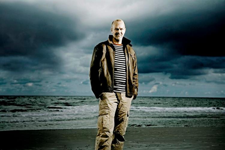 Spænding. Jens Henrik Jensen er en god plotmager og bemestrer thrillergenrens dobbeltplot i den nyeste krimi 'Spøgelsesfangen'. 