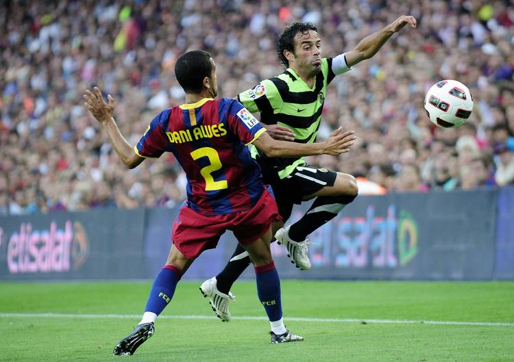 fremad. Upåagtede Hercules sprintede forbi mestrene fra Barcelona med en 2-0-sejr. Og det var der ikke mange, der havde turdet sætte penge på. Arkivfoto. 