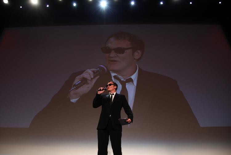 Tarantino. Den amerikanske instruktør Quentin Tarantino afviser beskyldningerne fra en italiensk kritiker om kammerateri under filmfestivalen. Det var i øvrigt en enig jury, der gav Sofia Coppola Guldløven i lørdags. 