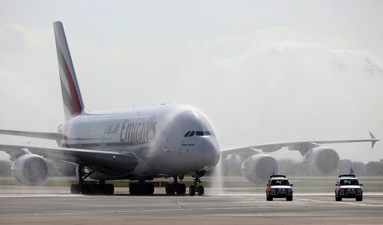 Velkommen. Kl. 07.55 i morgen lander Lufthansa en af sine tre Airbus A380-passagerfly i Kastrup. 