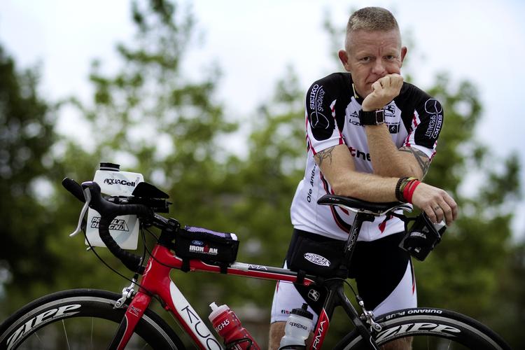 SEJR. Henrik Jensen blev jernmand i år ved at følge træningen hos FitnessDk. 300 nye jernmænd træder nu i hans fodspor. 