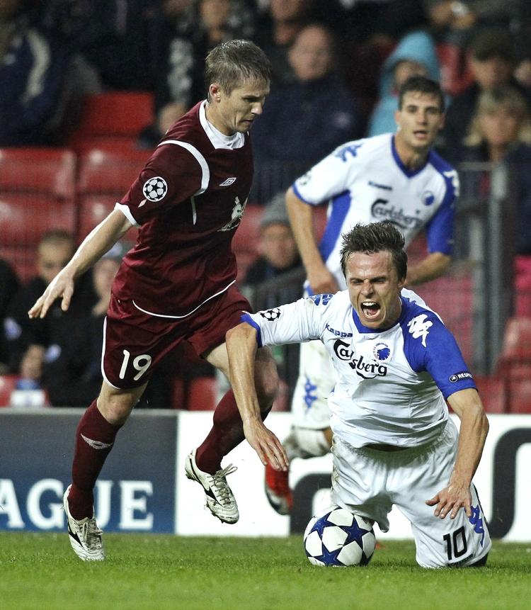 Arbejdssejr. Jesper Grønkjær og co. måtte slide og slæbe i 90 minutter og kombineret med en smule held kom en smal 1-0-sejr i hus. 