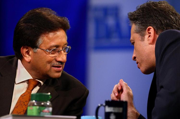 Comeback. Pervez Musharraf - der her ses under optræden i det amerikanske tv-show The Daily Show - er på vej tilbage i rampelyset. 