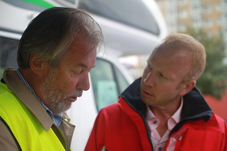 Protestpartier.  Per Karlsson (th) er en af de mange gøteborgere, der stemmer på det nystiftede parti Vägvalet til kommunevalget på søndag. Han vil gerne sende et demokratisk signal til de lokale politikere, der vil indføre betalingafgifter. 