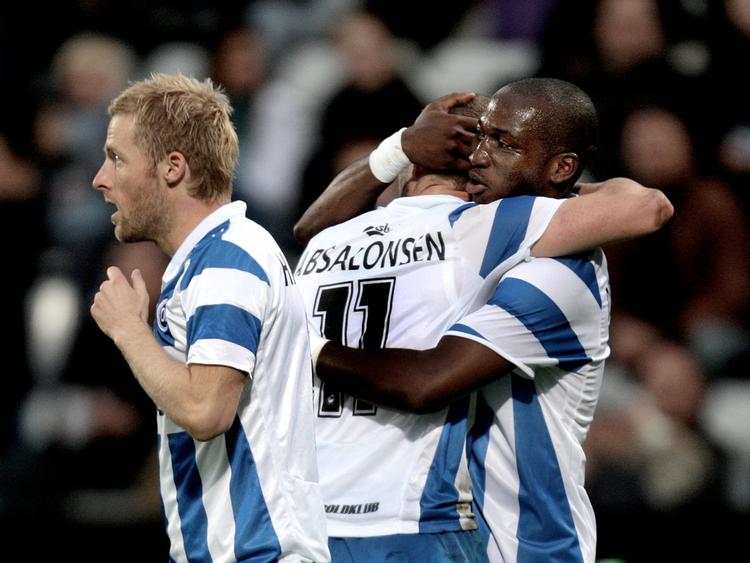 Fodboldturister. Trods skader er Eric Djemba-Djemba og Johan Absalonsen rejst med OB til Madrid. Arkivfoto. 