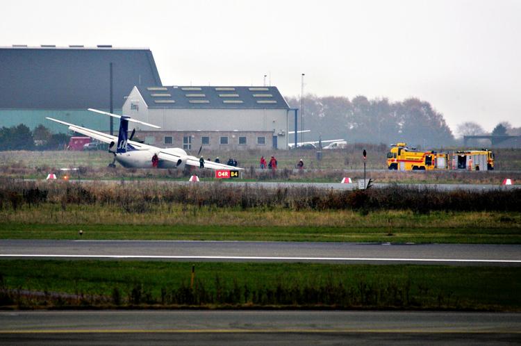 FLY-UHELD. Dash 8-fly efter uheldet i Kastrup. Nu er en tilsvarende maskine forulykket i Norge. Arkivfoto. 